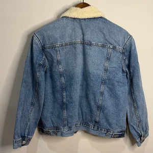 Old Navy Light Wash Sherpa Lined Boyfriend Jean Jacket Size M thumbnail 2