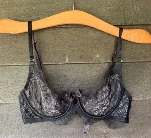 Victoria Secret Bra thumbnail 1