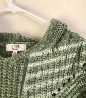 Fuzzy Green Hoodie Size M thumbnail 3