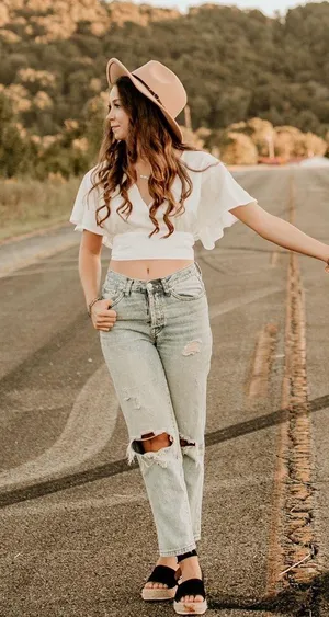 White Cropped Blouse Size 4 thumbnail 1