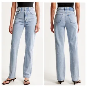 Abercrombie & Fitch Short Ultra High Rise 90s Straight‎ Jean Light Wash Curve thumbnail 2