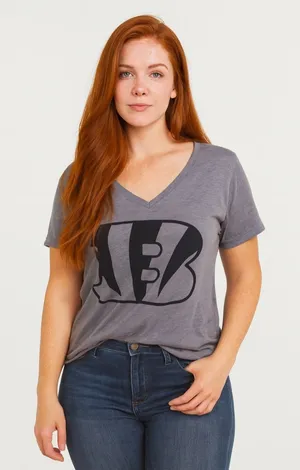NFL T-Shirt Women's Size Medium Gray thumbnail 1