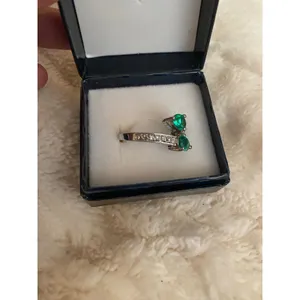 Emerald Green Pear Cut Bypass Ring Silver Tone Crystal Costume Jewelry thumbnail 4