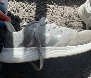 Adidas Women’s Tennis shoes size 8 1/2. thumbnail 3