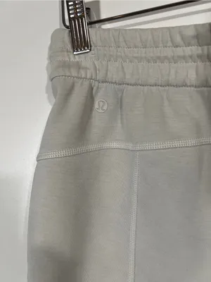 Lululemon Softstreme High Rise Shorts 4” in Soft White Size 8 thumbnail 7