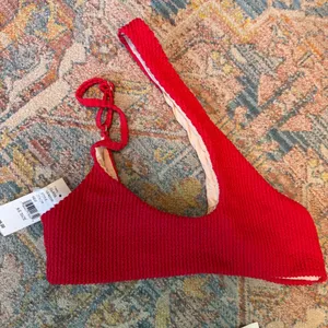 Loverbird PacSun Carmen Red Textured One Shoulder Cutout Bikini Set XS NWT‎ thumbnail 3