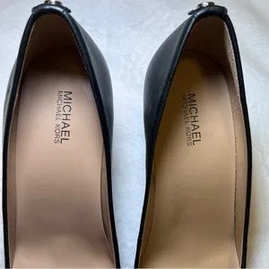 MICHAEL MICHAEL KORS MK Black Flex Mid Pointed-Toe Pumps thumbnail 6