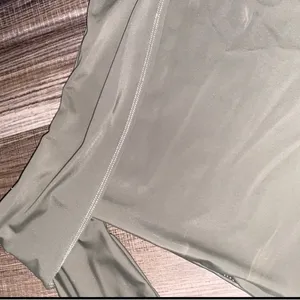 Edikted Off-Shoulder Olive Green Women's Top thumbnail 2