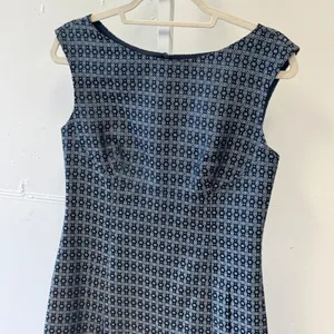 Anne Klein Geometric Diamond Sheath Dress Size 4 Sleeveless Office Navy Blue thumbnail 3