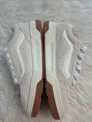Vans Cream Suede Low-Top Sneakers with Gum Outsole size 8.5 man and 10 women’s thumbnail 4