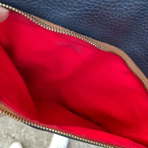💙🤎 Vintage 80s Dooney & Bourke J9243546 Pebble Grain Leather Navy Blue & Brown Shoulder Bag $268.00 🤎💙 thumbnail 15