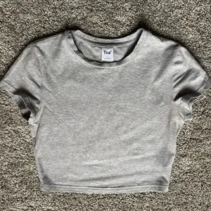 Aritzia TNA Cropped Tee thumbnail 1