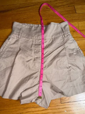 Wilfred High-Waist Pleated Shorts in Light Tan thumbnail 8