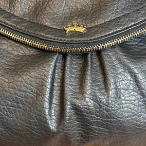 NWOT Juicy Couture Black Slouchy Crossbody Purse Bag Gold Hardware Pink Interior thumbnail 13