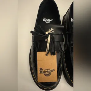 Dr. Martens Black Leather Tassel Loafers NEW WITHOUT BOX thumbnail 2