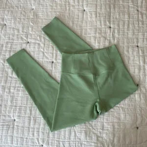 OFFLINE By Aerie Goals 7/8 Length Ribbed Legging in Ticket Green Size M thumbnail 5