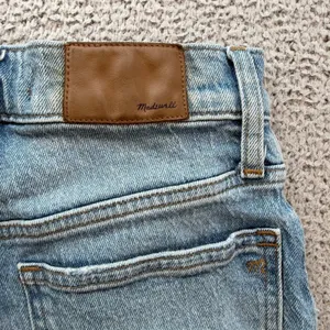 Madewell The Perfect Crop Jeans Light Wash Distressed Raw Hem Size 24 thumbnail 5