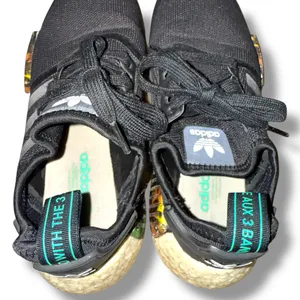 Adidas‎ NMD R1 Palm Tree Sneakers Men’s Size 6.5 Athletic Fashion Streetwear thumbnail 5