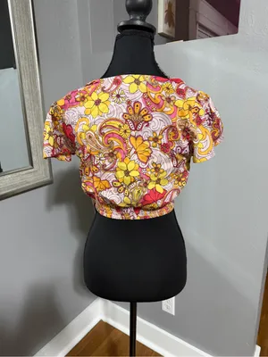 NWT Angie Paisley Floral Groovy Hippie Knot Front Crop Top Size Medium. thumbnail 4