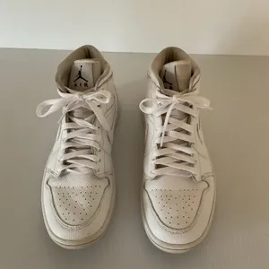Air Jordan 1 Mid Triple White Women’s 8 Youth 8Y BQ6472-110 Leather Sneakers thumbnail 7