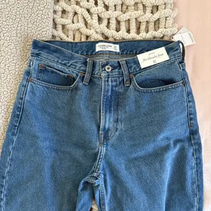 abercrombie mid rise slouchy jeans thumbnail 1