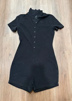 WHITE FOX Black Mock Neck Short‎ Sleeve Button Front Romper Women's Medium thumbnail 1