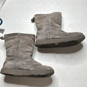 UGG Classic Short Weather Boot Gray Vibram Sole Size 7 Waterproof USED CONDITION thumbnail 9