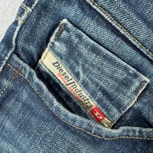 Vintage Diesel Liv Slim Low Rise Stretch Jeans Medium Wash Blue Denim W31 L34 thumbnail 4