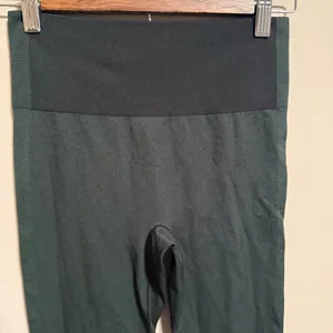 Outdoor Voices Seamless Smooth 4.5" Bike Short in Evergreen- Size Small thumbnail 6