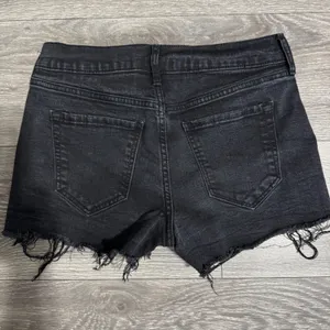 Old Navy Boyfriend Black Distressed‎ Denim Shorts Raw Hem Womens Size 0 Mid Rise thumbnail 4