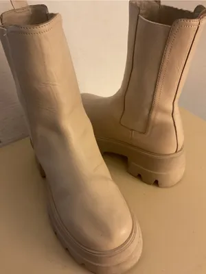 Thursday women crème leather platform Chelsea heel boots US 7.5 thumbnail 6