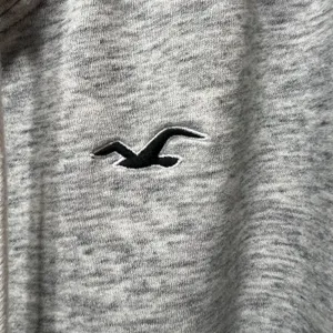 Hollister Crop Hoodie‎ Sweatshirt Striped Sleeve Raw Hem Gray Medium thumbnail 3