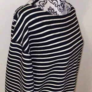 NWT!!American Eagle Outfitters Black & White Off-the-Shoulder Sweater Size Small thumbnail 3
