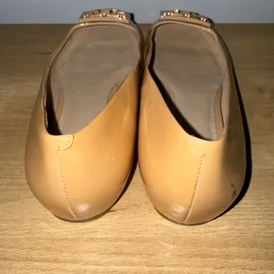 Tory Burch Gigi Pump Soft Patent Leather Heels | Beige | Women’s Size US 10.5‎ thumbnail 10