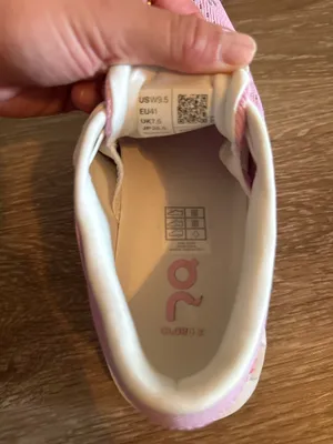 On Cloud Shoes thumbnail 4
