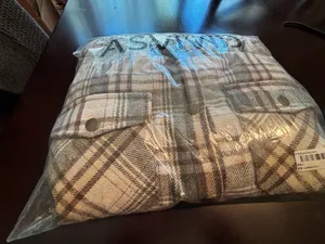 COZY FALL ESSENTIAL - Plaid Sherpa-Lined Brand New With Tags! thumbnail 9