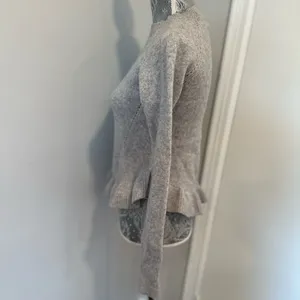 Ann Taylor Sz:M Wool Cashmere Gray Ruffle Hem Pullover Crew Neck Sweater. thumbnail 3