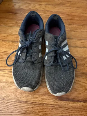 Women’s Adidas Sneakers Size 7.5 thumbnail 2