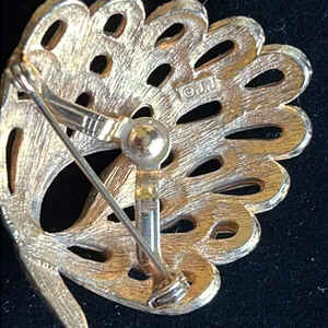 Vintage JJ Jonette abstract peacock gold tone metal brooch lucky charm thumbnail 4