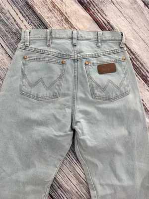 Vintage Wrangler Women's Light Wash Straight Leg Jeans - Pale Blue thumbnail 5