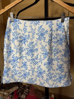 WDIRARA Blue White Floral 2 Piece Tie Strap Crop Top Mini Skirt Set Small thumbnail 9