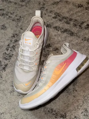 Nike Air Max Axis Women's Running Shoes thumbnail 1