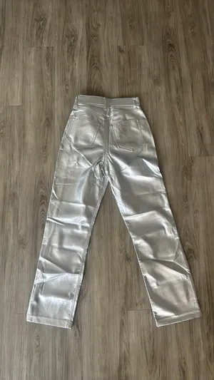 Abercrombie & Fitch Curve Love Vegan Leather 90’s Straight Pant In Silver thumbnail 4