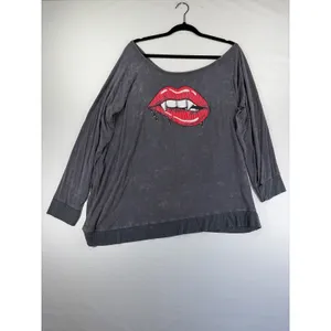 LoveSick Gray Vampire Lips Fangs Off Shoulder Sweatshirt Size 2X Halloween thumbnail 3