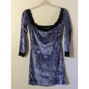 NWT Urban Outfitters Kimchi Blue Ryder Velvet Lace Off Shoulder Blue Dress Sz L thumbnail 2