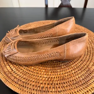 Tempos Vintage Tan Leather Woven Kiltie Fringe Kitten Heel Pumps Brazil 8B thumbnail 5