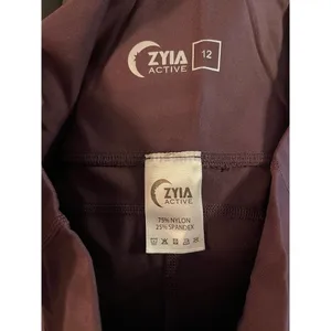 Zyia Active Wine Pocket Brilliant Hi-Rise Capris Size 12 thumbnail 3