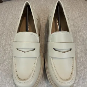 Soda Women's Chunky Platform Loafers White Lug Sole Y2K Style size 7.5 classic preppy thumbnail 6