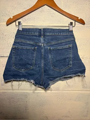 Old Navy Mid Rise Boyfriend Jean shorts‎ 6 thumbnail 2