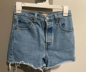 Levi’s Rib Cage Denim Shorts thumbnail 1